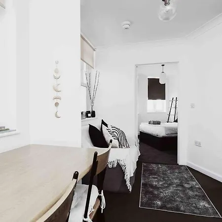 Ferienwohnung The Minimalist - Entire 1 Bed Flat Near Gunwharf Quays, Ground Floor Flat Private Entrance Portsmouth Exterior foto