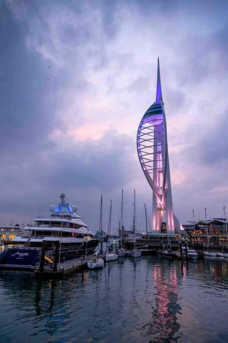 The Minimalist - Entire 1 Bed Flat Near Gunwharf Quays, Ground Floor Flat Private Entrance Appartement Portsmouth